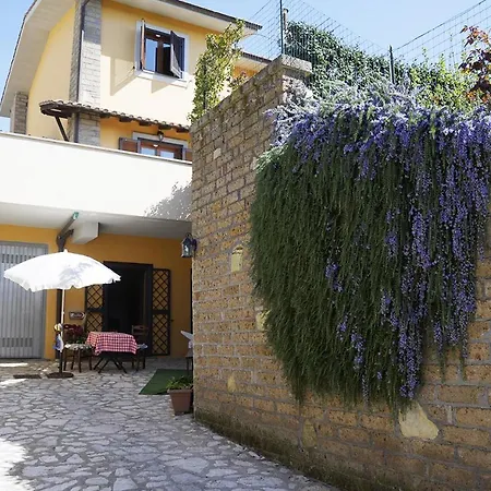 Casa Del Pellegrino Bed & Breakfast Sutri